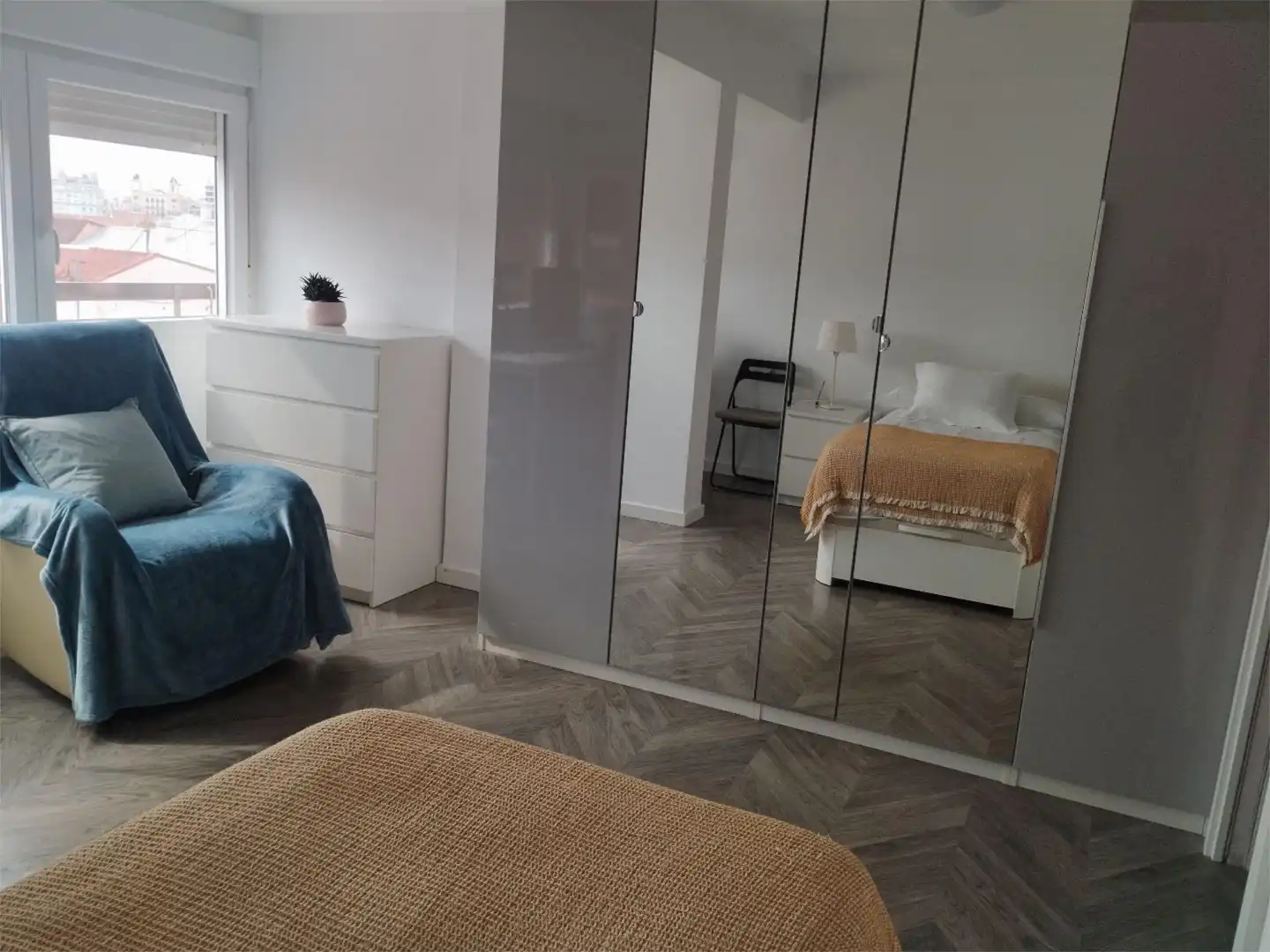 Room in Carrer d'Amadeu de Savoia, 19, Mestalla Bedroom of Flat for share in Valencia with Air Conditioner, Heating and Parquet flooring