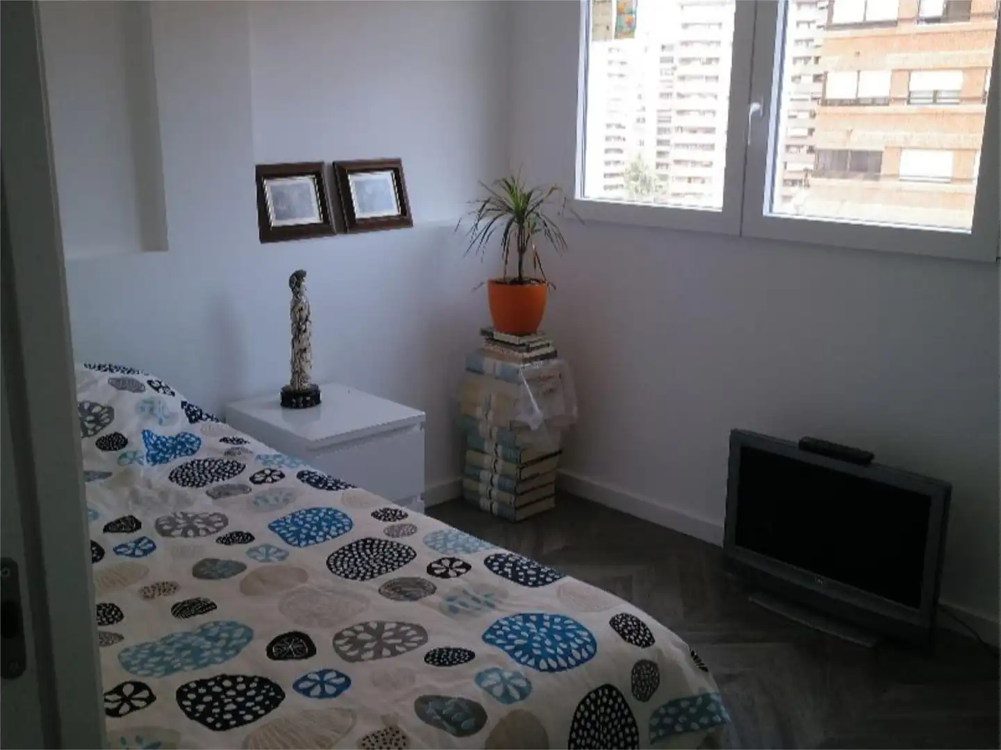 Room in Carrer d'Amadeu de Savoia, 19, Mestalla Bedroom of Flat for share in Valencia with Air Conditioner, Heating and Parquet flooring