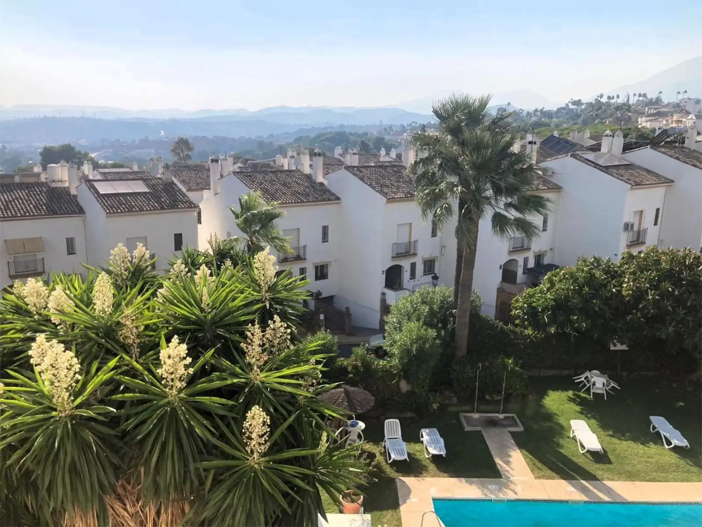 Flat for sale in Calle del Peral, 20, Seghers Exterior view of Flat for sale in Estepona with Terrace, Swimming Pool and Balcony