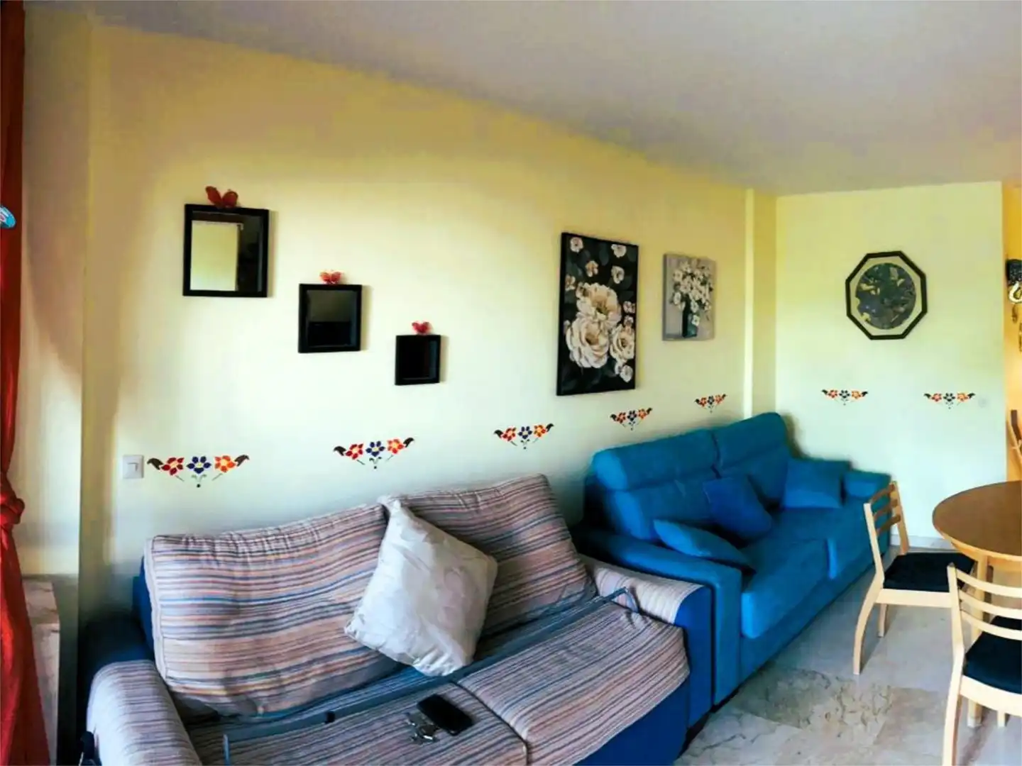 Flat for sale in Calle del Peral, 20, Seghers Living room of Flat for sale in Estepona with Terrace, Swimming Pool and Balcony