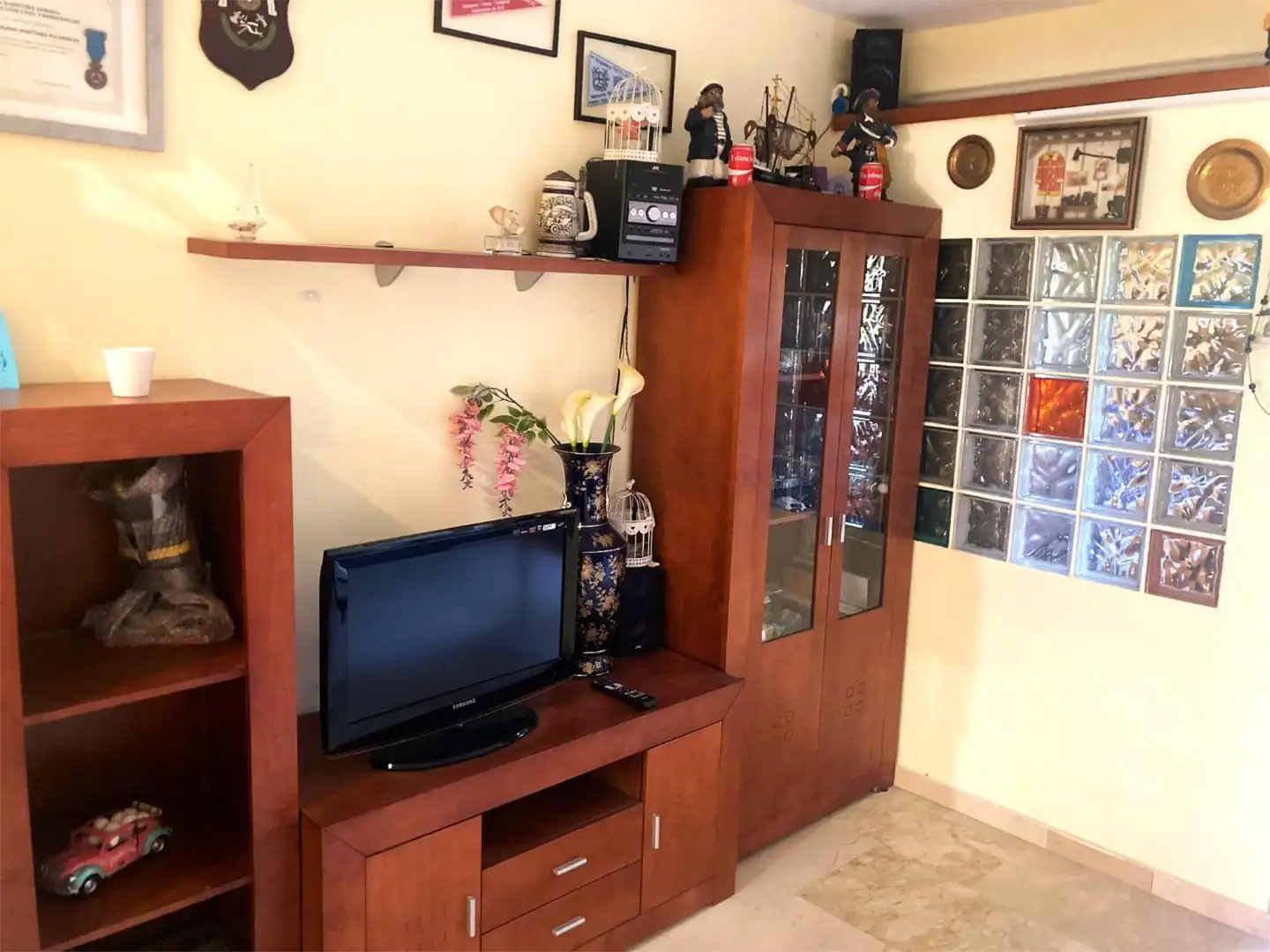 Flat for sale in Calle del Peral, 20, Seghers Living room of Flat for sale in Estepona with Terrace, Swimming Pool and Balcony