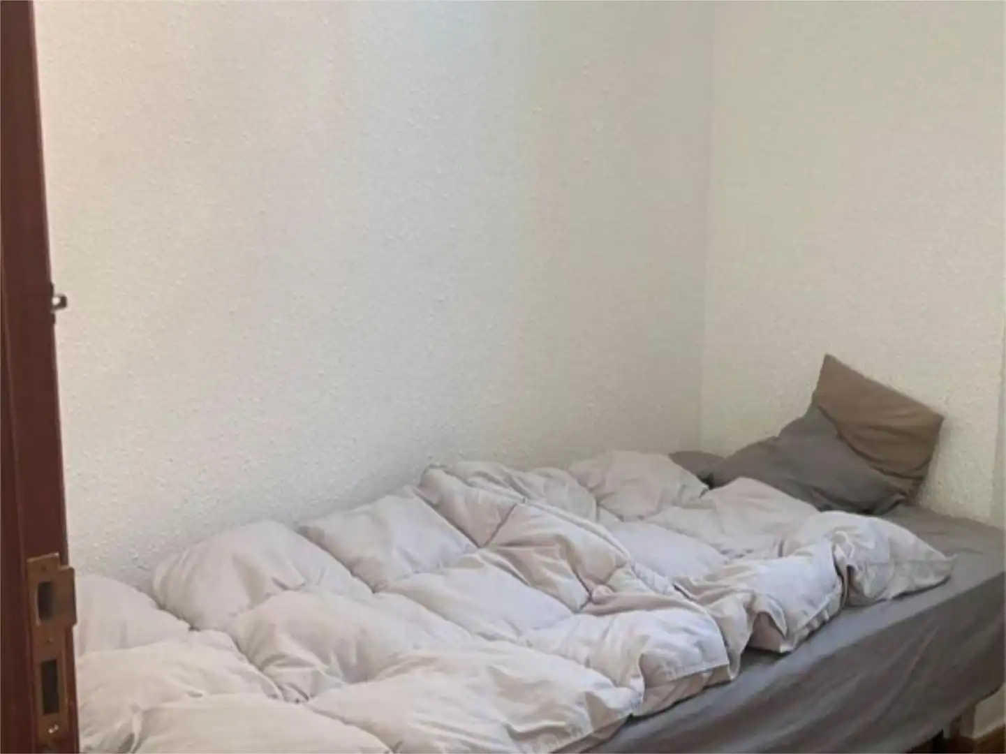 Room in Calle de Virgen de los Reyes, 25, Concepción Bedroom of Flat for share in Madrid with Heating and Furnished