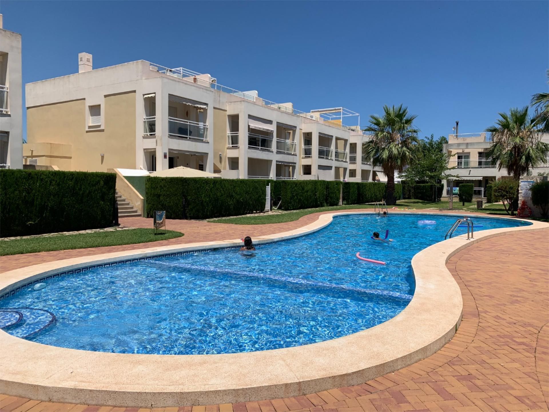 Piscina de Piso de alquiler en El Verger con Aire acondicionado, Calefacción y Jardín privado