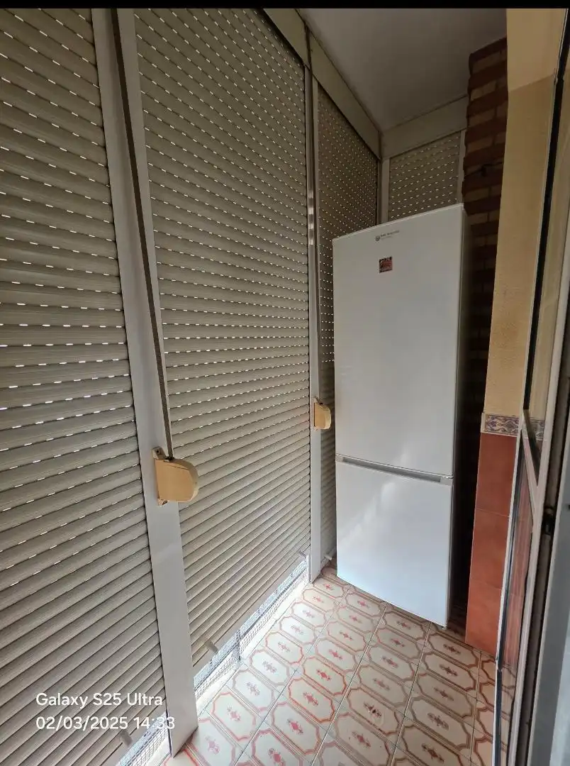 Außenansicht von Wohnung zum Verkauf in  Sevilla Capital mit Klimaanlage und Balkon