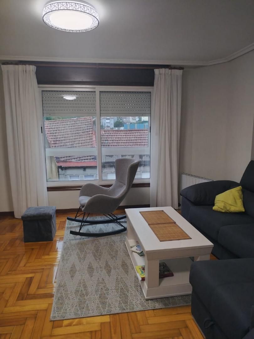 Living room of Flat for sale in Vigo   with Heating, Parquet flooring and Furnished