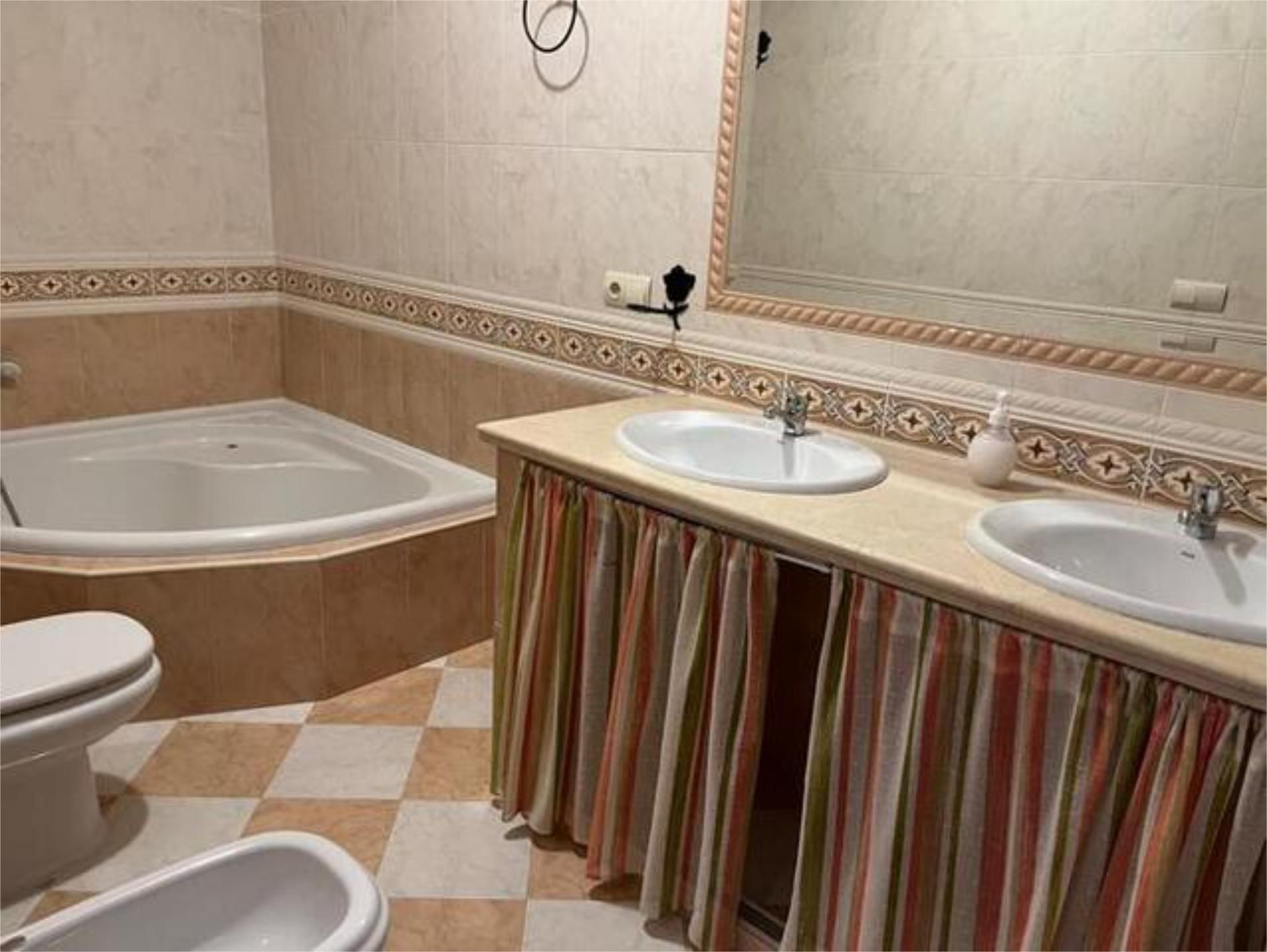 Bathroom of Flat to share in Osuna