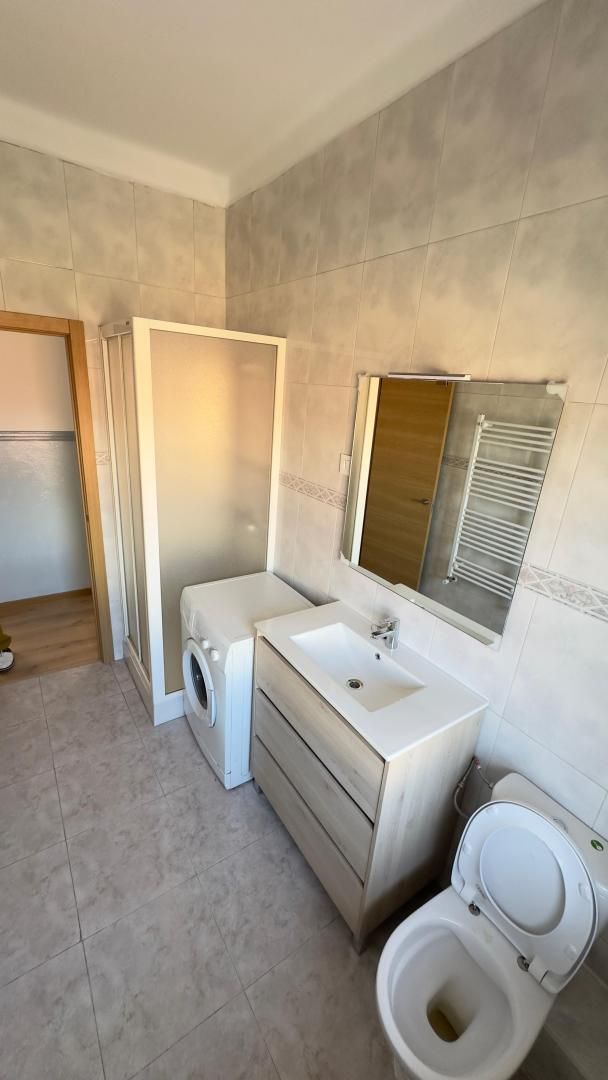 Bathroom of Flat to rent in León Capital   with Heating, Parquet flooring and Furnished