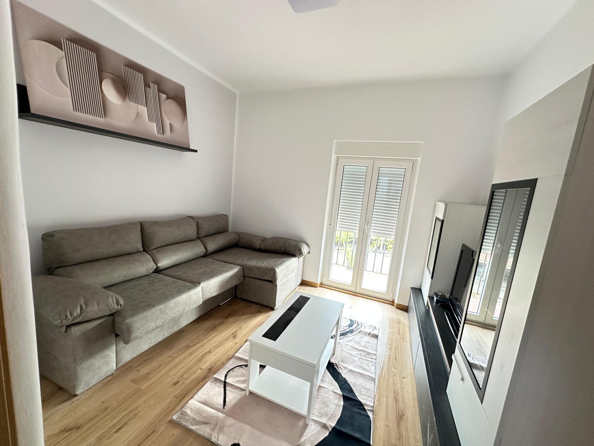 Sala de estar de Piso de alquiler en León Capital  con Calefacción, Parquet y Amueblado