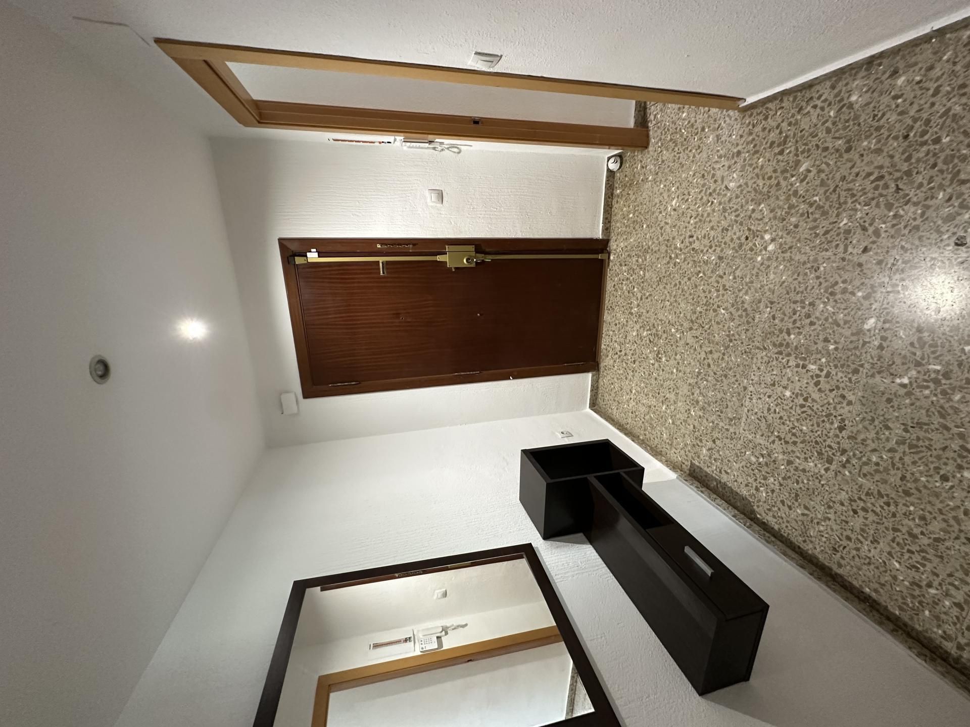 Flat for sale in  Valencia Capital  with Air Conditioner, Heating and Storage room