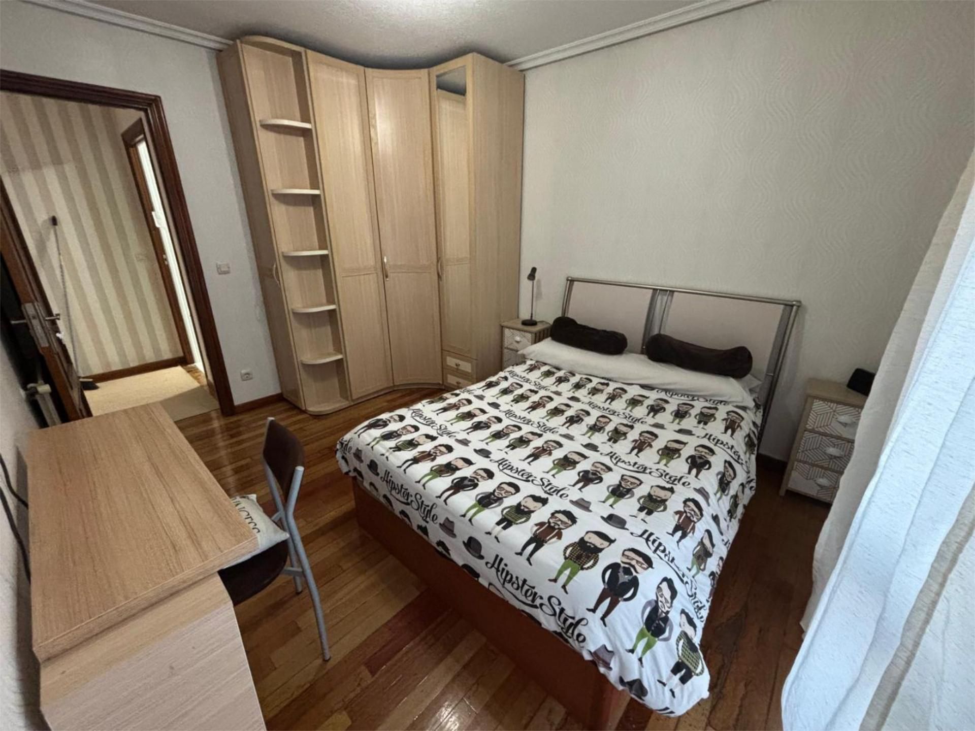 Habitación de Piso de alquiler en Torrelavega  con Balcón