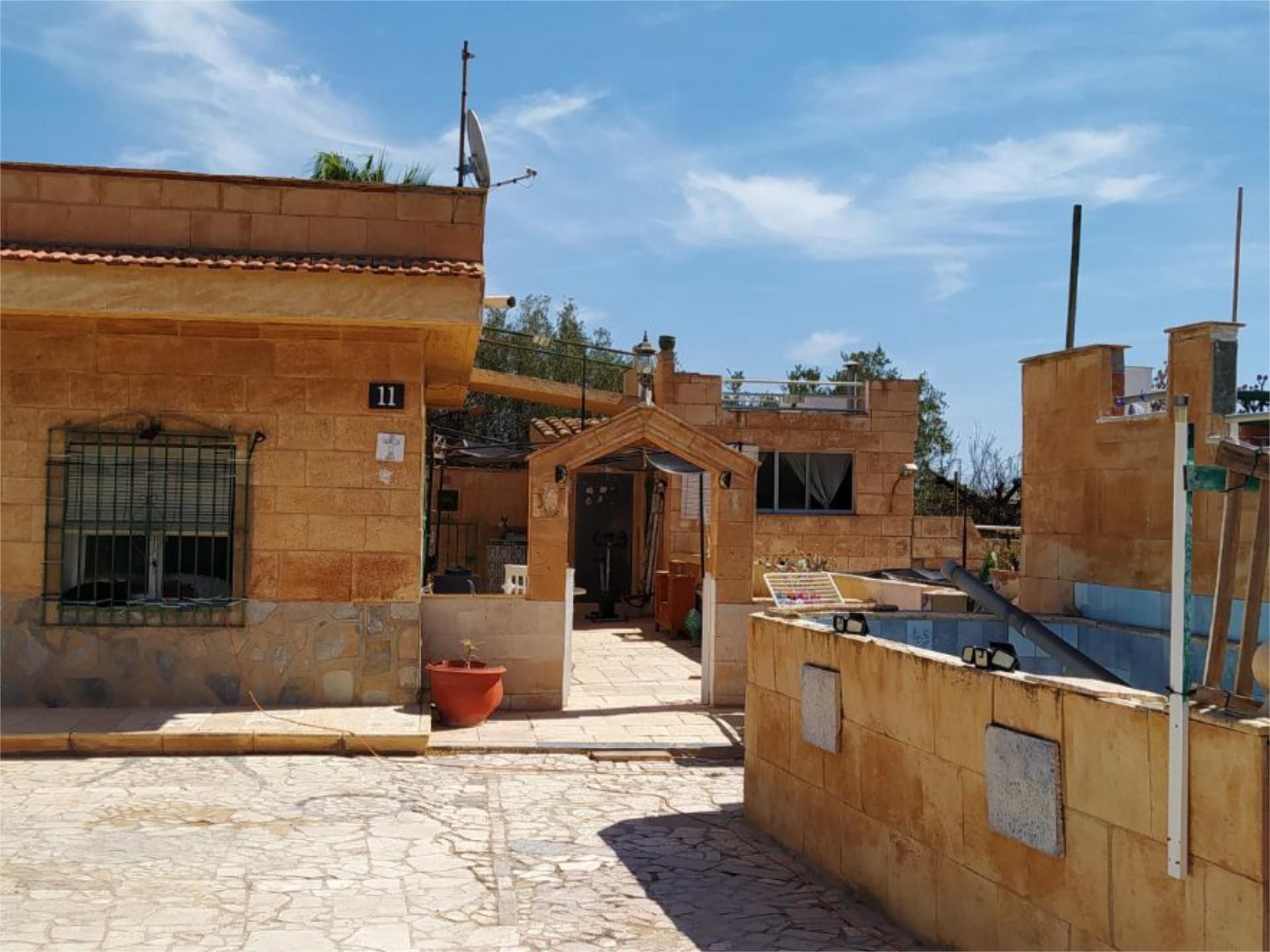 Vista exterior de Casa o xalet en venda en Agost amb Aire condicionat, Terrassa i Traster