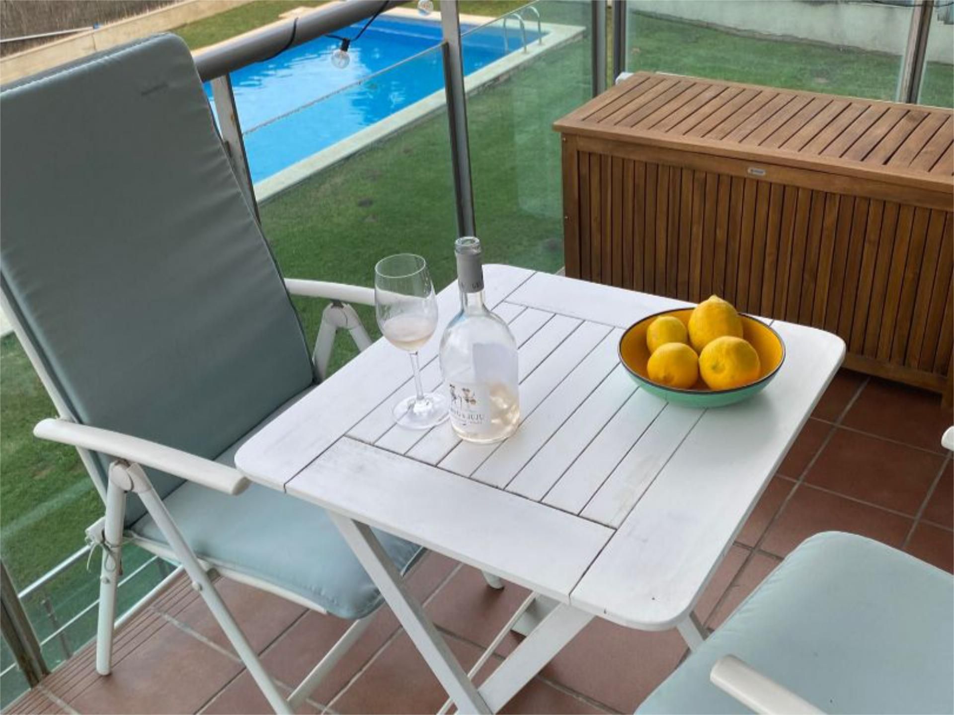 Balcony of Flat for sale in Vilanova i la Geltrú  with Air Conditioner, Terrace and Swimming Pool