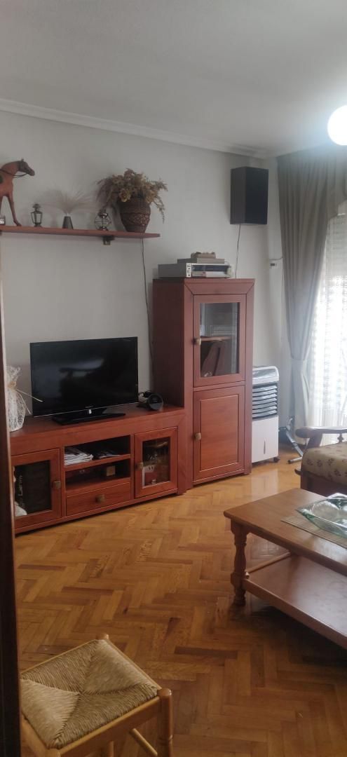 Sala d'estar de Apartament en venda en Palencia Capital amb Calefacció, Parquet i Traster