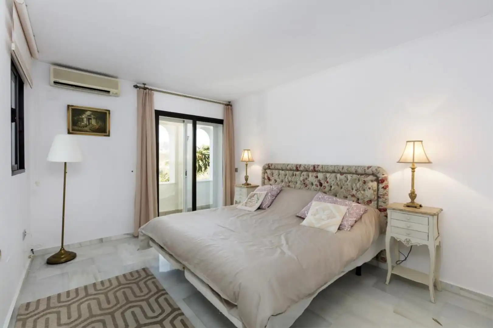 Houses for sale in Urbanizacion Lomas de Nueva Andalucia, 15, Los Naranjos Bedroom of Houses for sale in Marbella with Air Conditioner, Terrace and Swimming Pool