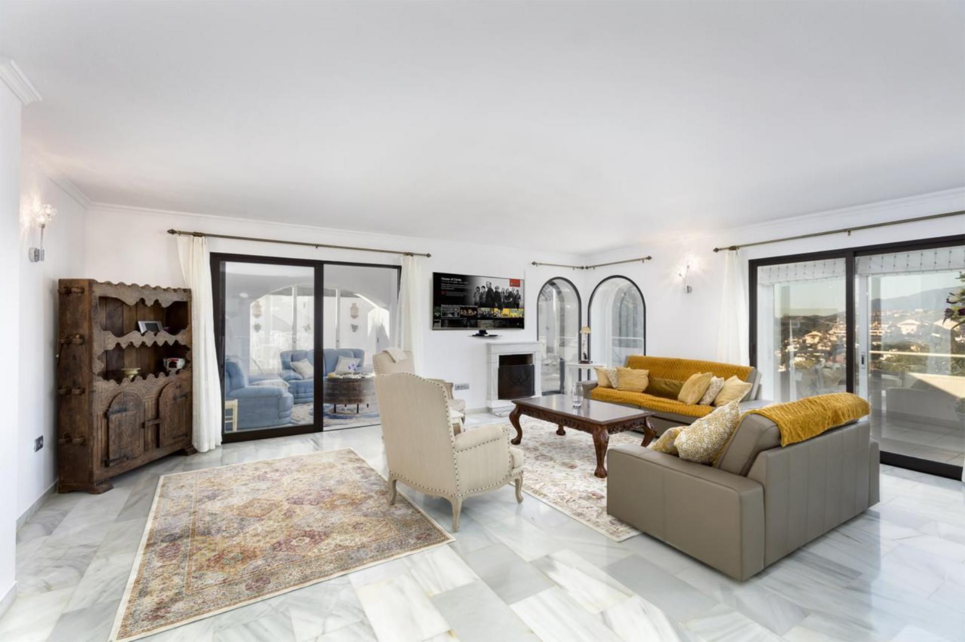Living room of House or chalet for sale in Marbella  with Air Conditioner, Terrace and Swimming Pool