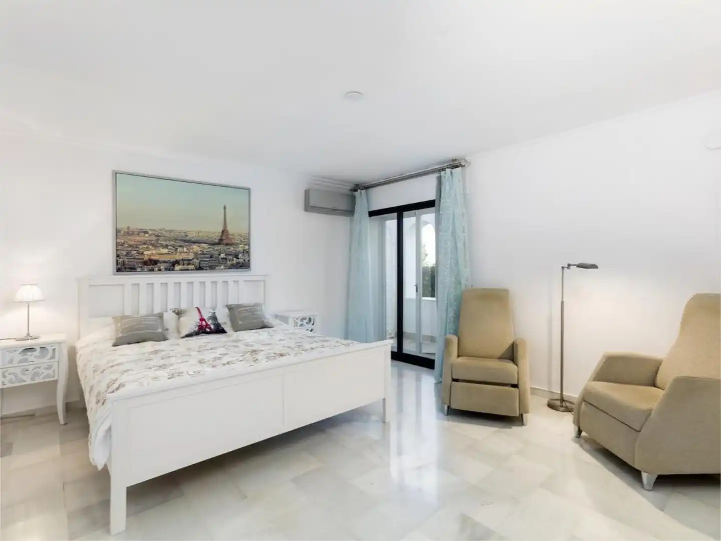 Houses for sale in Urbanizacion Lomas de Nueva Andalucia, 15, Los Naranjos Bedroom of Houses for sale in Marbella with Air Conditioner, Terrace and Swimming Pool