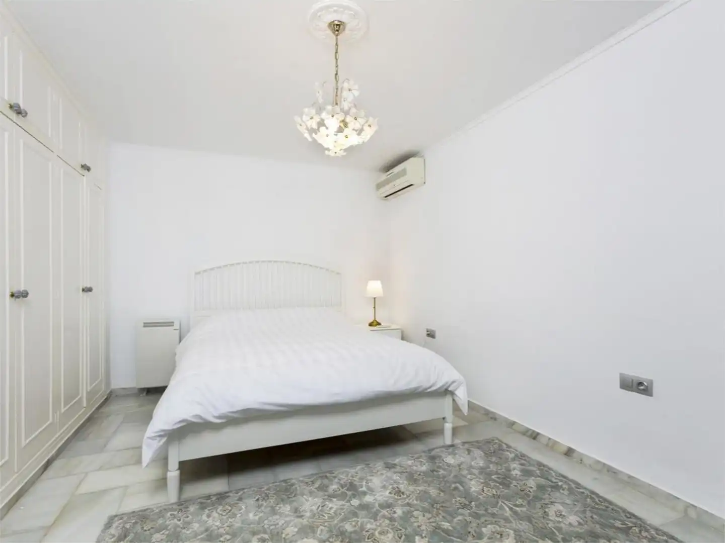Houses for sale in Urbanizacion Lomas de Nueva Andalucia, 15, Los Naranjos Bedroom of Houses for sale in Marbella with Air Conditioner, Terrace and Swimming Pool