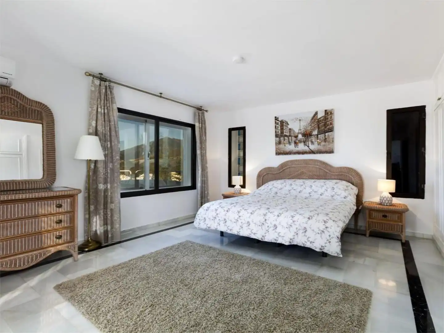 Houses for sale in Urbanizacion Lomas de Nueva Andalucia, 15, Los Naranjos Bedroom of Houses for sale in Marbella with Air Conditioner, Terrace and Swimming Pool