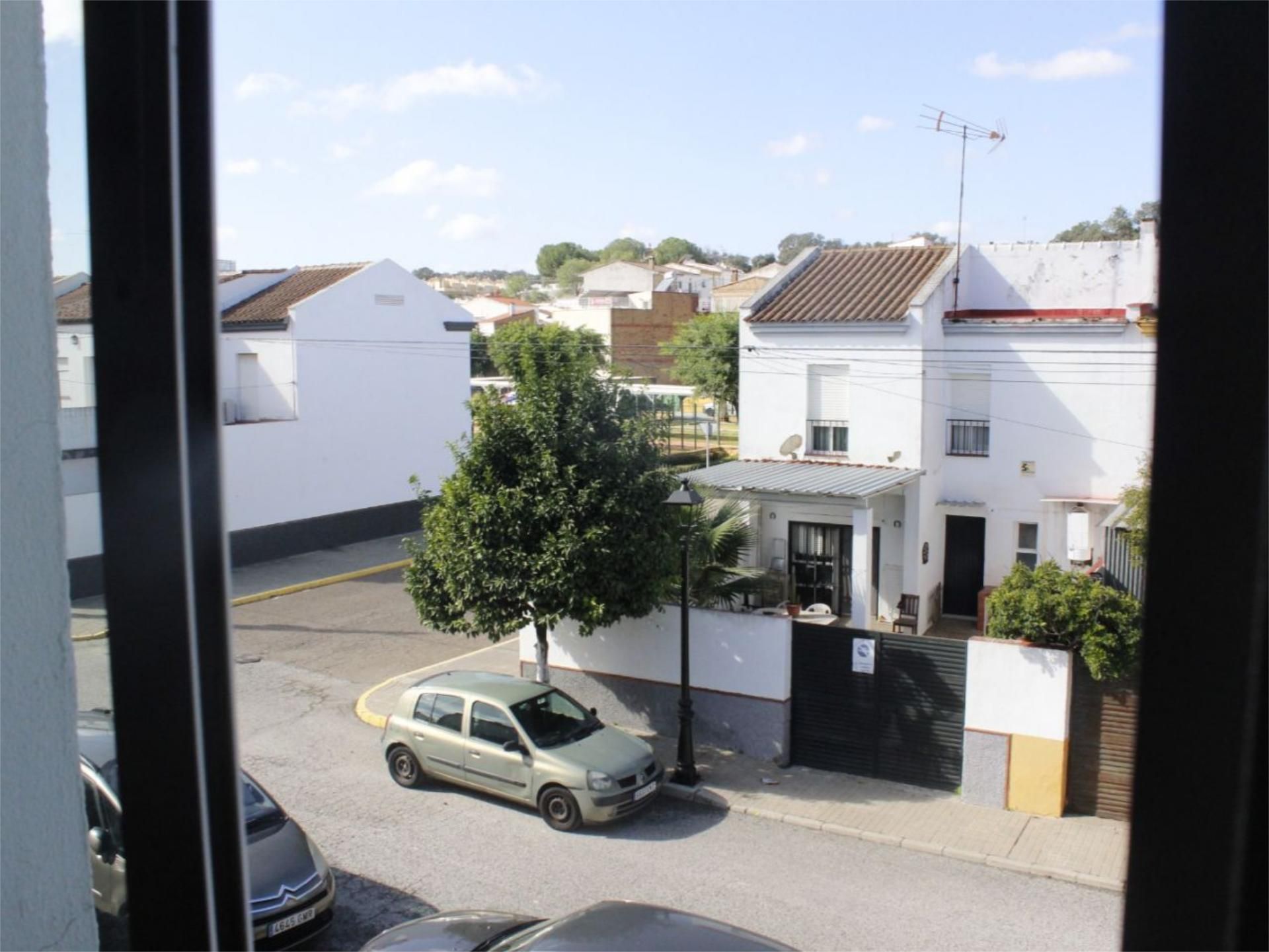 Vista exterior de Casa adosada en venta en El Ronquillo con Aire acondicionado y Balcón