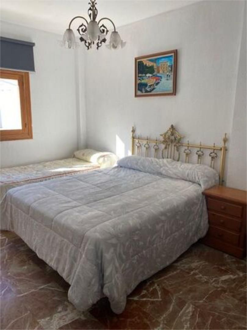 Dormitori de Casa adosada en venda en Cambil amb Calefacció, Terrassa i Piscina