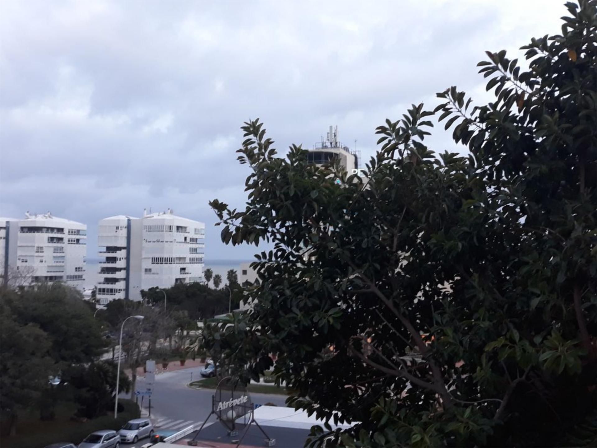 Vista exterior de Pis de lloguer en Torremolinos amb Aire condicionat, Calefacció i Jardí privat