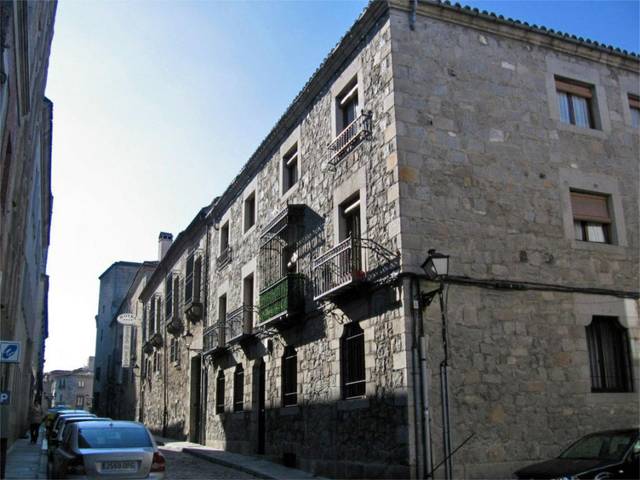 Piso en Alquiler en Calle Tostado, 6 en Murallas