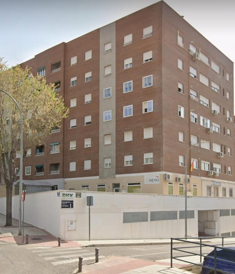 Vista exterior de Garatge en venda en Guadalajara Capital