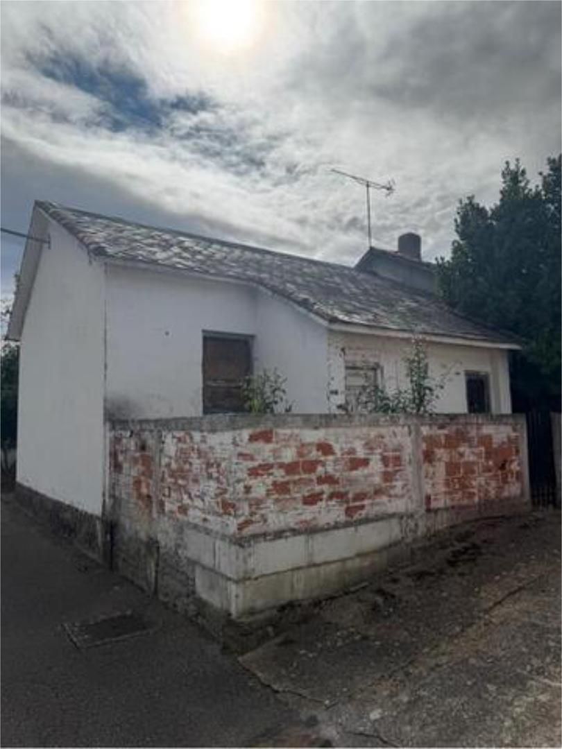 Vista exterior de Casa o xalet en venda en Molinaseca amb Jardí privat i Terrassa