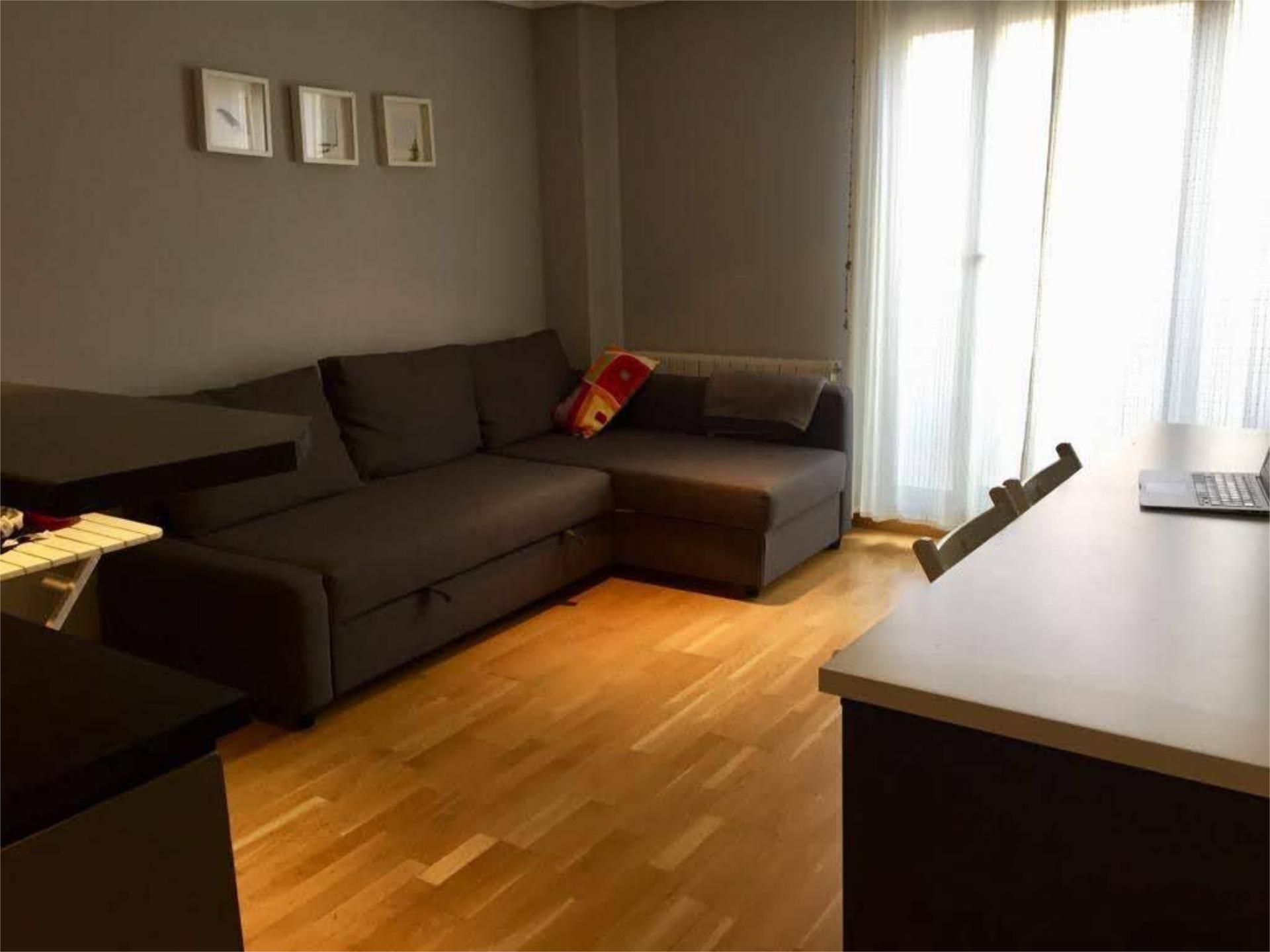 Living room of Flat to rent in Valladolid Capital  with Heating, Parquet flooring and Terrace