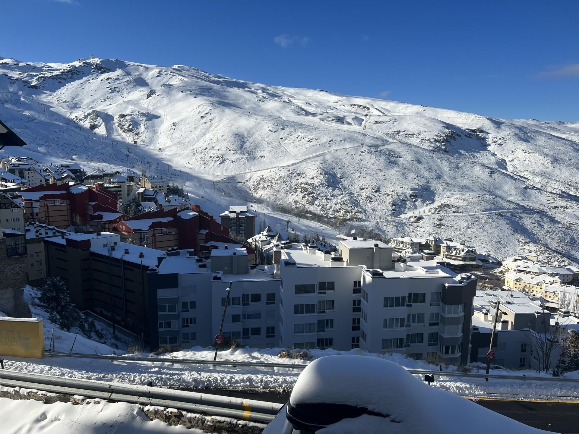 Vista exterior de Casa adosada en venda en Sierra Nevada amb Calefacció, Moblat i Aparcament comunitari