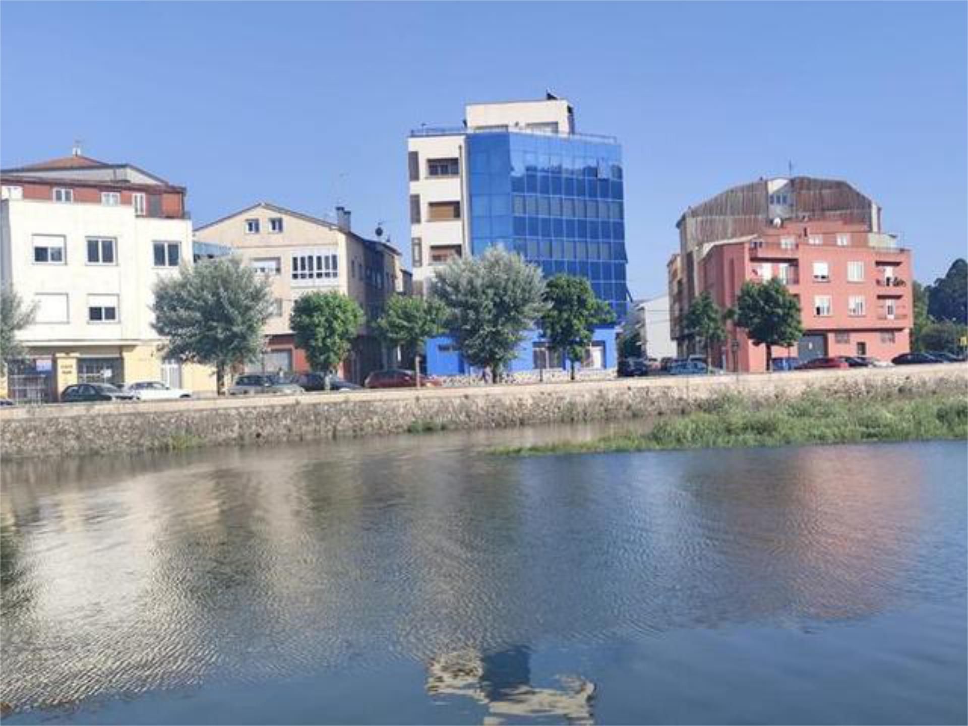 Vista exterior de Casa o xalet de lloguer en Noia amb Calefacció, Traster i Moblat