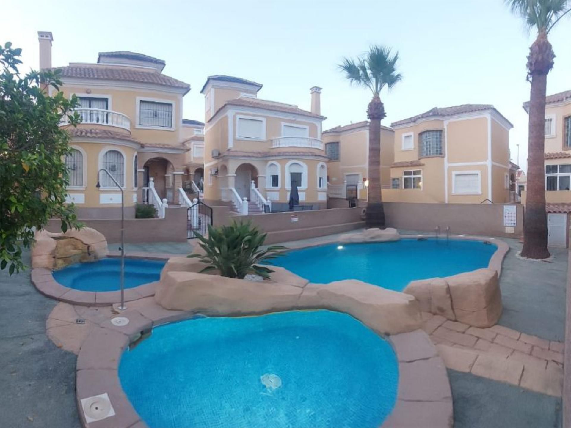 Piscina de Casa o xalet de lloguer en Orihuela amb Aire condicionat, Calefacció i Jardí privat