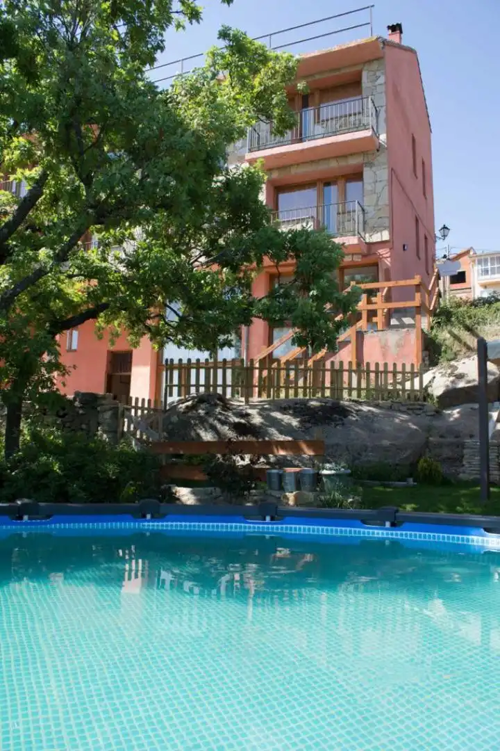 Casa o xalet en venda a Barrio Piedra Caballera, 26, Hoyocasero Piscina de Casa o xalet en venda en Hoyocasero amb Calefacció i Moblat