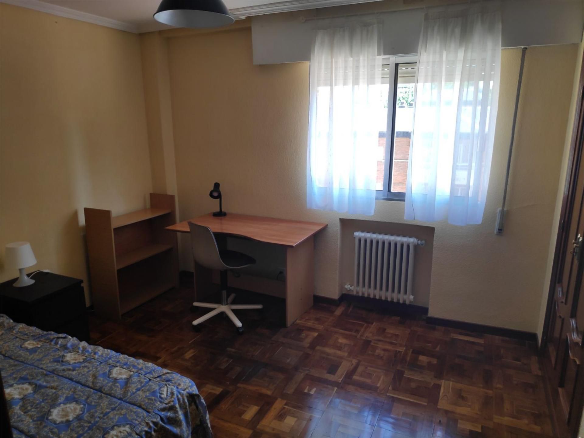 Bedroom of Flat to share in Valladolid Capital  with Heating, Parquet flooring and Terrace