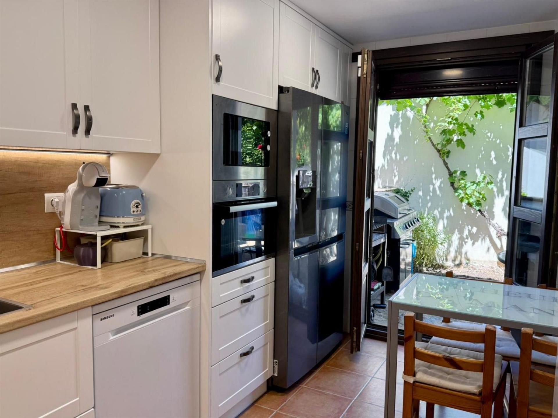 Kitchen of Single-family semi-detached for sale in Jaca  with Heating, Private garden and Parquet flooring