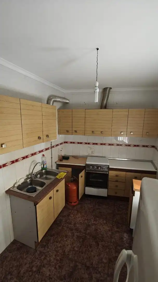 Casa adosada en venda a Calle Cervantes, 3, Elche de la Sierra Cuina de Casa adosada en venda en Elche de la Sierra amb Terrassa