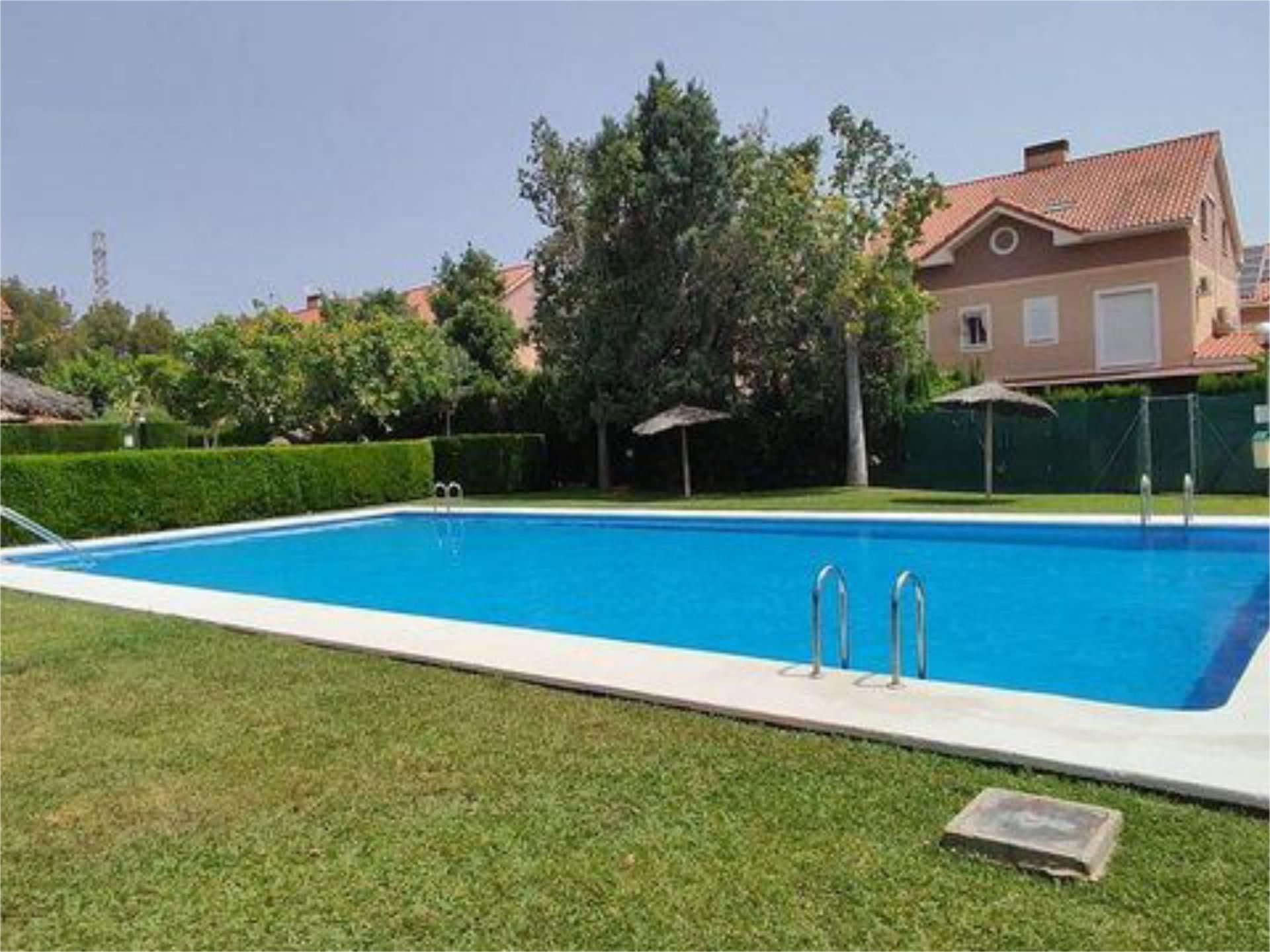 Piscina de Piso en venta en Bétera con Aire acondicionado, Calefacción y Jardín privado
