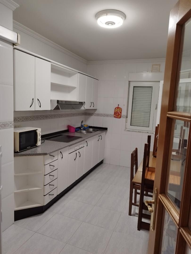 Cuina de Pis de lloguer en Lugo Capital amb Calefacció, Parquet i Traster