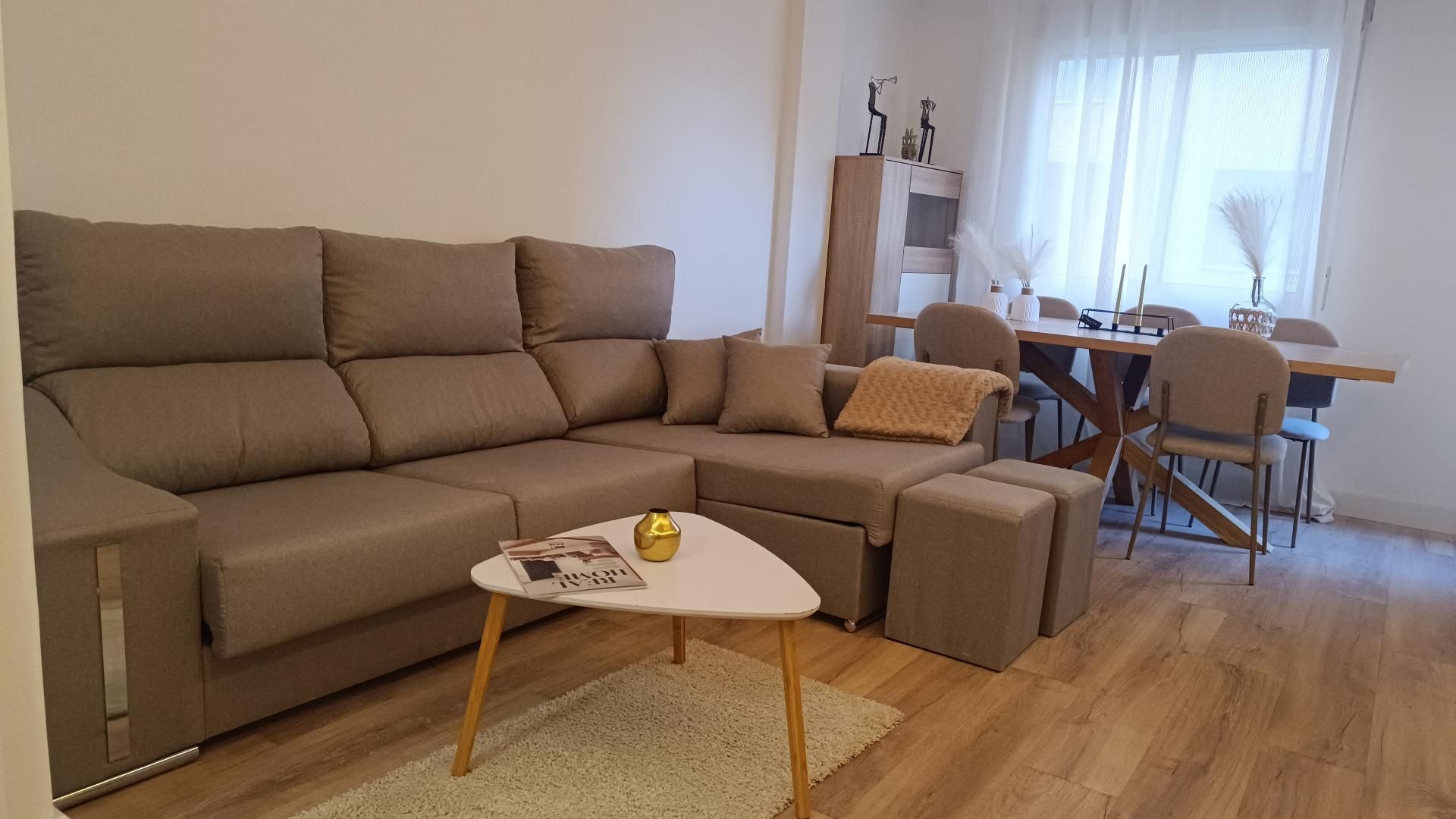 Sala d'estar de Pis en venda en  Jaén Capital amb Aire condicionat, Terrassa i Moblat