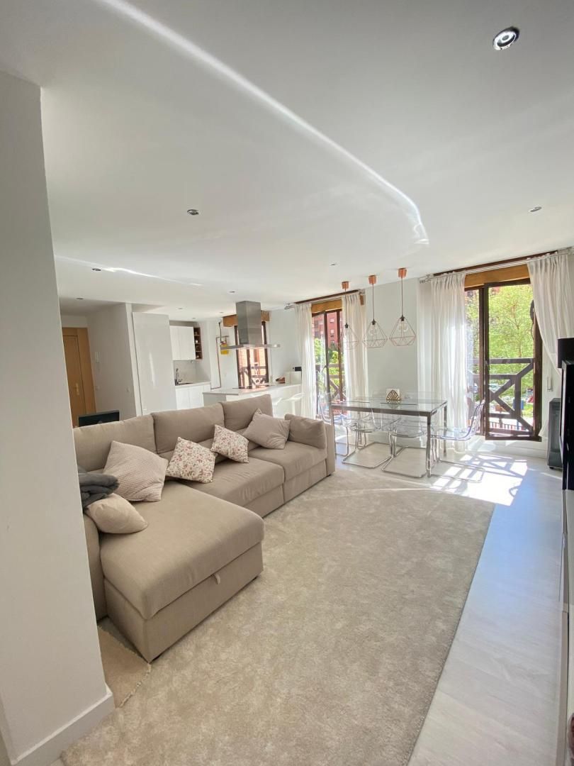 Living room of Flat for sale in  Madrid Capital  with Air Conditioner, Heating and Private garden