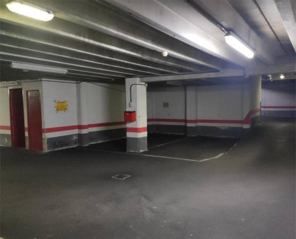 Garaje en Alquiler en Calle Ildefonso Sánchez del Río, 3 en Milán - Pumarín