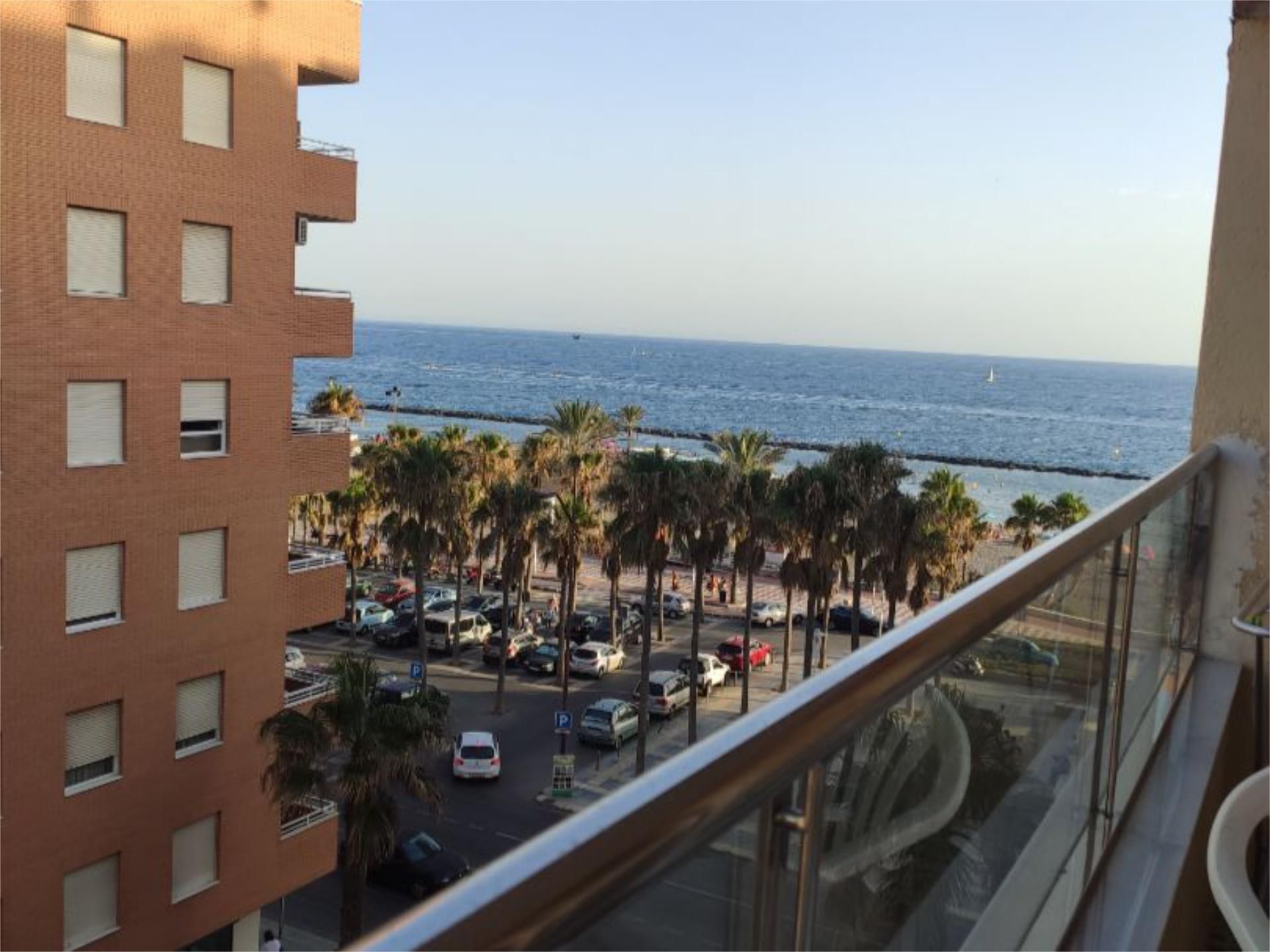 Habitación de Piso para compartir en  Almería Capital con Calefacción, Terraza y Amueblado