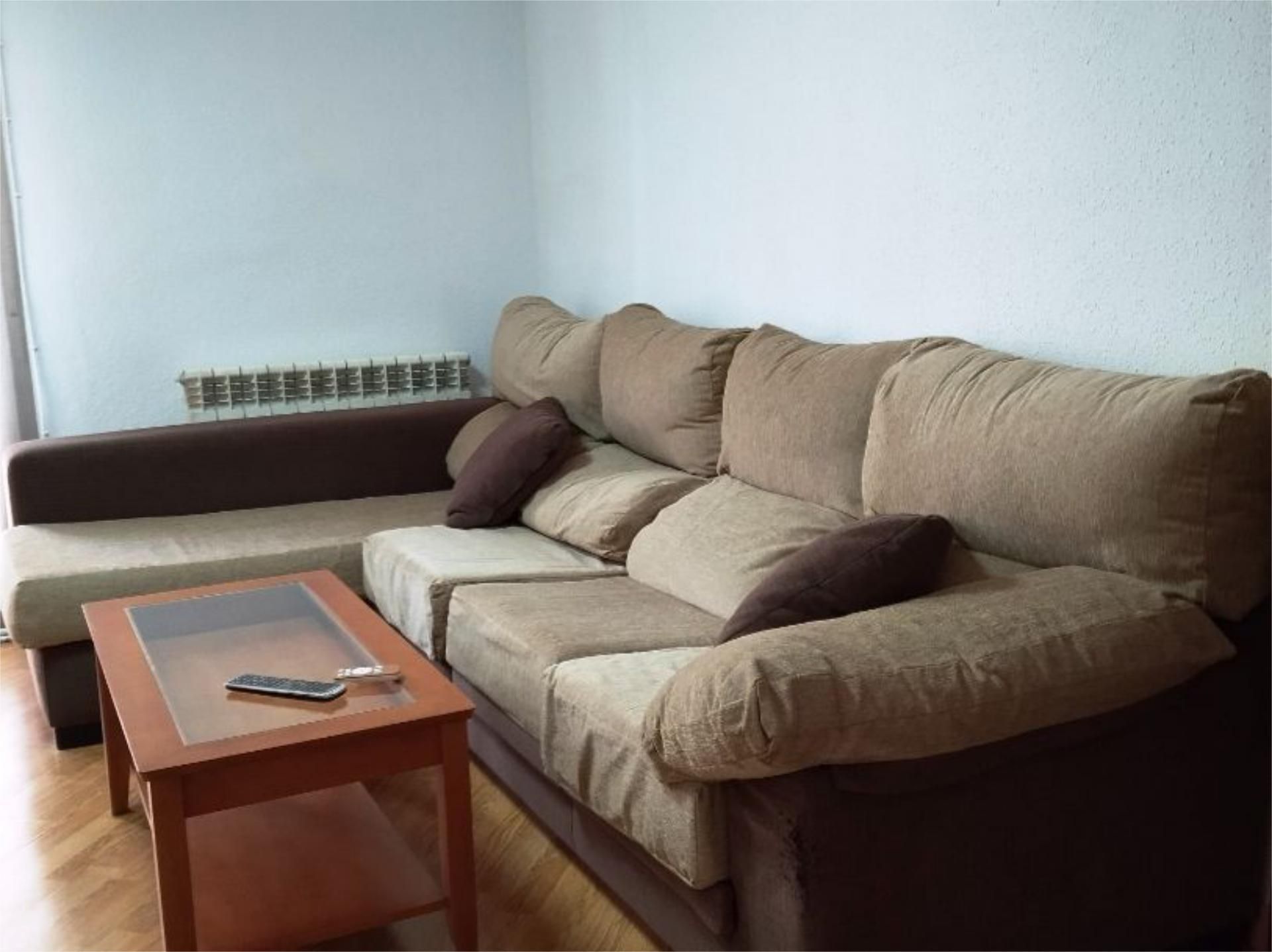 Sala d'estar de Pis per a compartir en  Madrid Capital amb Calefacció, Parquet i Terrassa