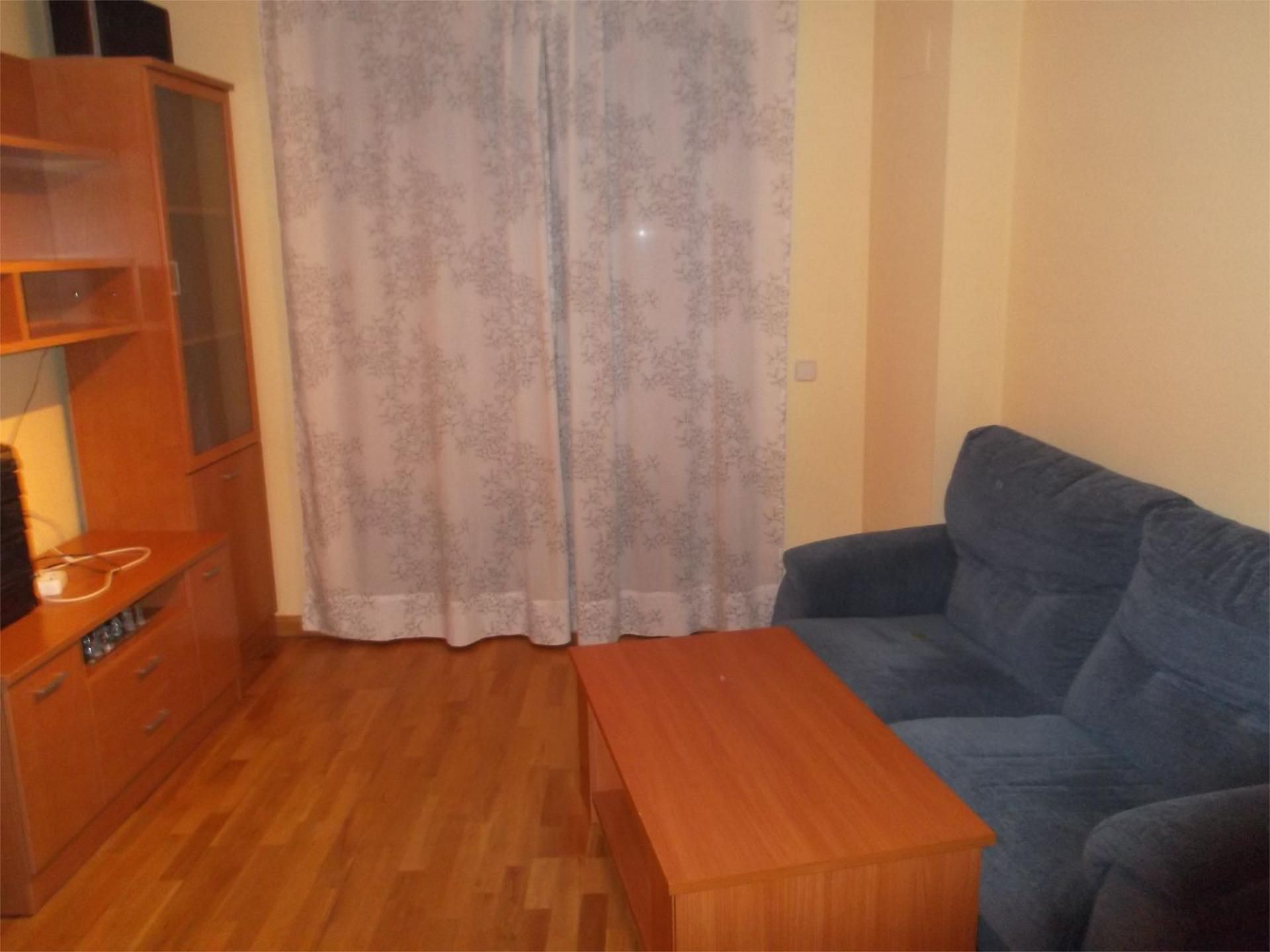 Living room of Flat to rent in Villacañas  with Heating, Parquet flooring and Furnished