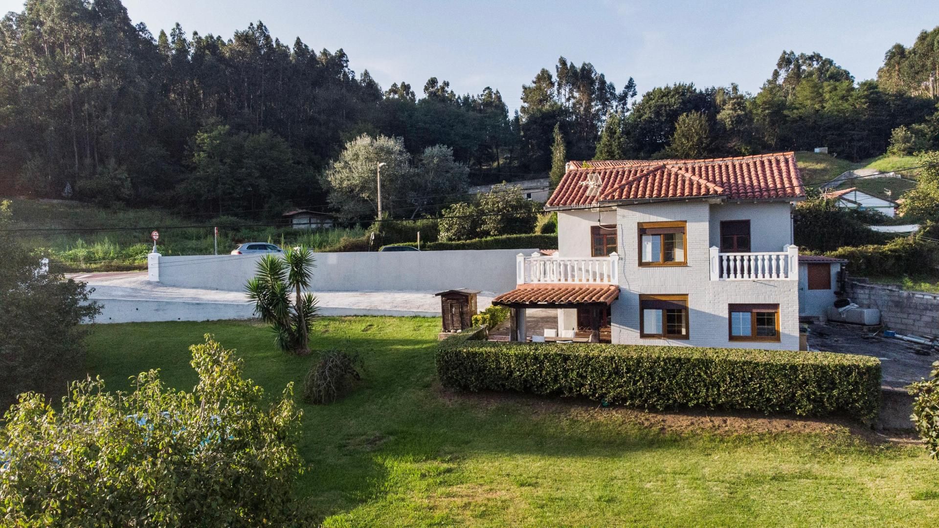 Jardí de Casa o xalet en venda en Torrelavega  amb Calefacció, Jardí privat i Parquet