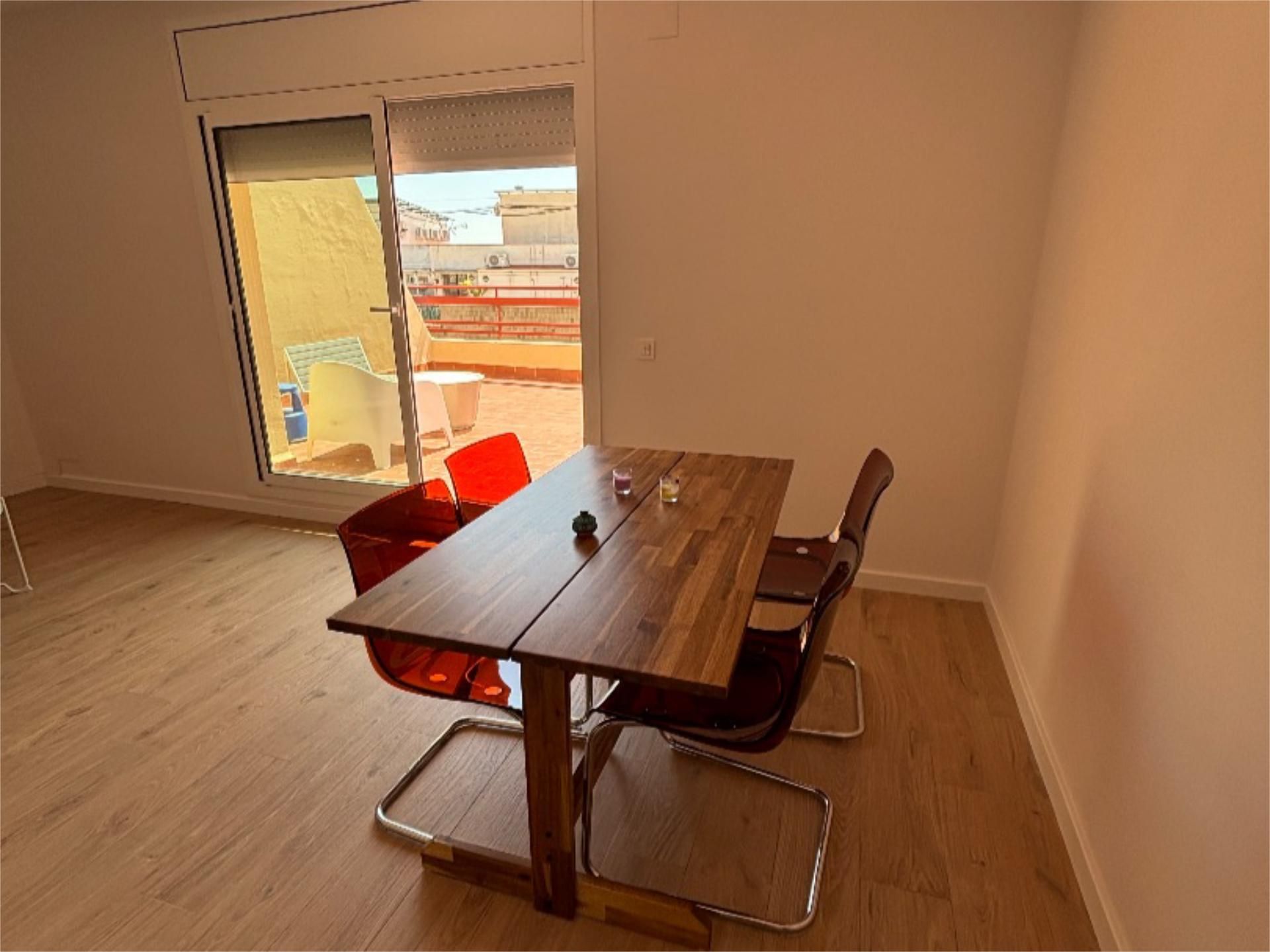 Menjador de Àtic per a compartir en  Barcelona Capital amb Aire condicionat, Calefacció i Parquet