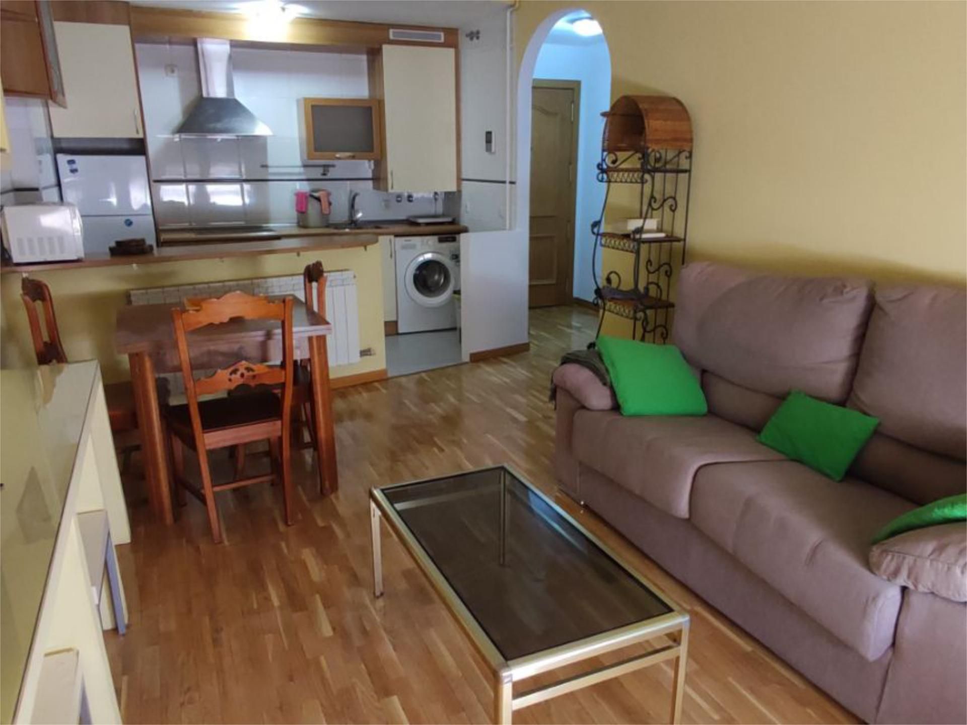 Sala de estar de Piso de alquiler en Aranda de Duero con Aire acondicionado y Terraza