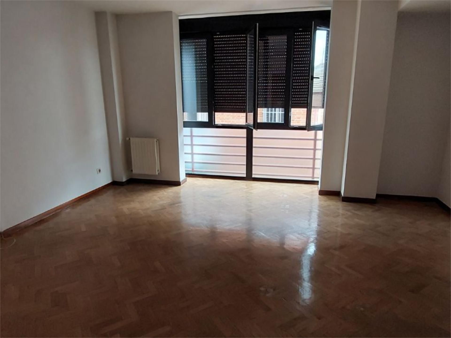 Dormitori de Pis de lloguer en  Madrid Capital amb Parquet, Terrassa i Traster