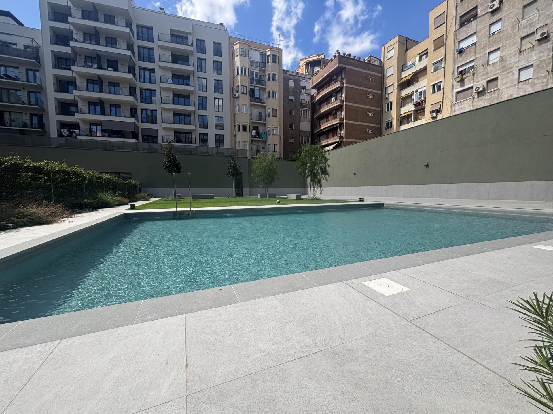 Swimming pool of Flat to rent in  Barcelona Capital  with Air Conditioner, Heating and Parquet flooring