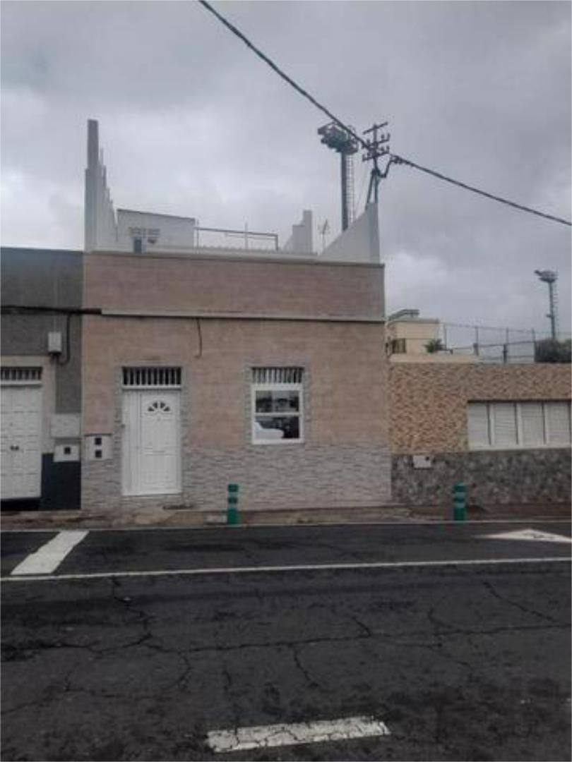 Vista exterior de Casa o xalet en venda en Las Palmas de Gran Canaria amb Terrassa, Traster i Moblat
